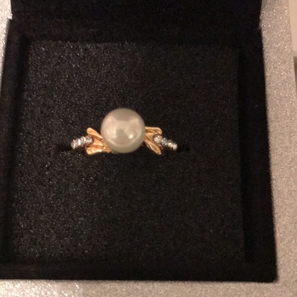 Pearl and rhinestone ring new without tags, size 7 1/2, gold tone setting - Picture 1 of 6